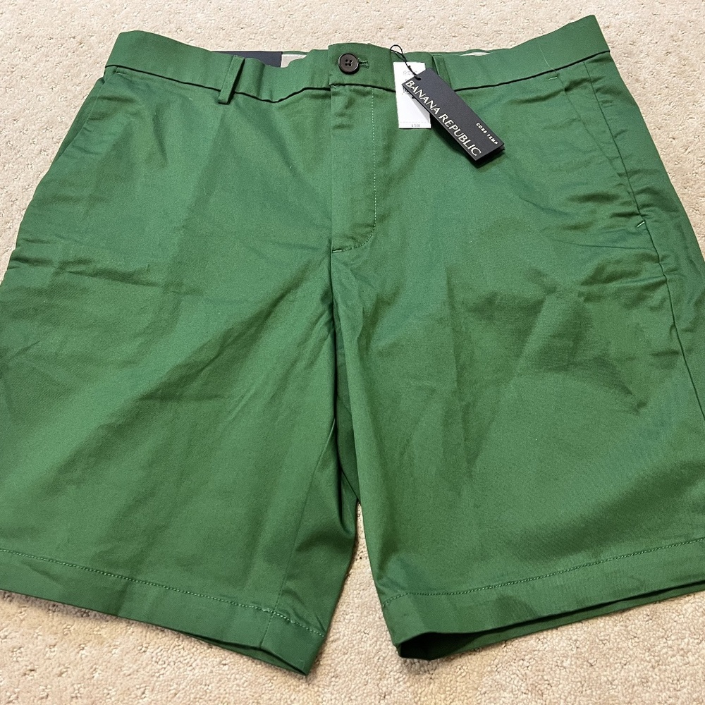 NEW Banana Republic 35 Bright Moss Green 9" CORE TEMP Chino Shorts